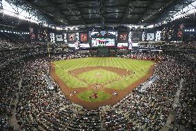 Baseball: Idea of playing all games in Arizona