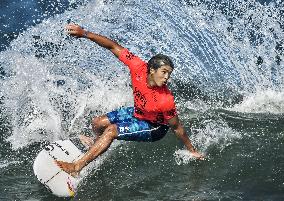 Surfing: Kanoa Igarashi