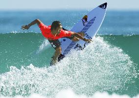 Surfing: Kanoa Igarashi