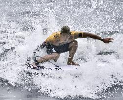 Surfing: Kanoa Igarashi