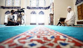 Prayer at Tokyo mosque