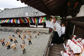 Fan-throwing ceremony in western Japan temple