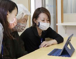 Hospital offers online meetings to prevent virus infections