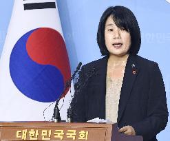 "Comfort women" issue between S. Korea, Japan
