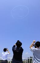 Plane draws "smile" mark in Fukushima