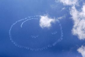 Plane draws "smile" mark in Fukushima