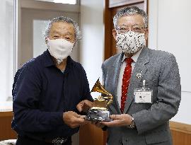 Kitaro donates Grammy Award trophy to hometown