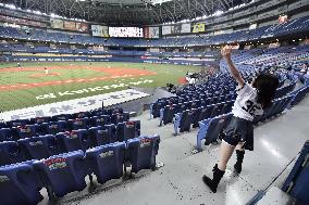 Baseball: Opening series in Japan