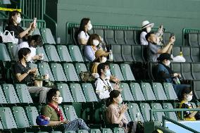 Koshien baseball stadium allows in spectators