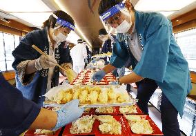 Meals prepared on houseboat for medical workers