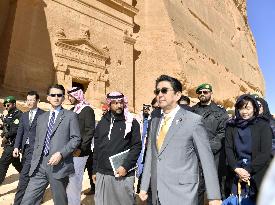 Abe's trip to Middle East