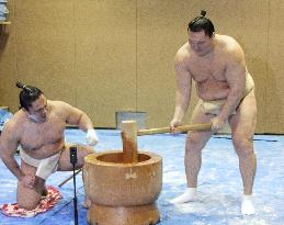 Yokozuna Hakuho at year-end event