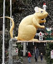 Golden rat statue at Mie shrine