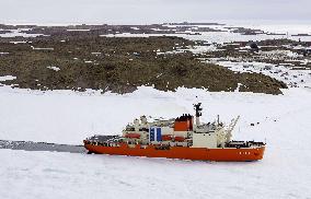 Shirase icebreaker in Antarctic Sea