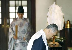 Tokyo Olympics organizing committee chief visits shrine