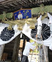 Shimenawa rope replacement at western Japan shrine