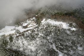 Mt. Kongo covered with season's 1st snow