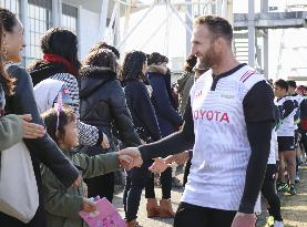Rugby: Kieran Read trains with his new team in Japan