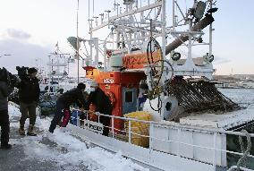 Japanese fishing boats return home after Russian seizure