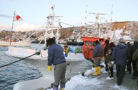 Japanese fishing boats return home after Russian seizure