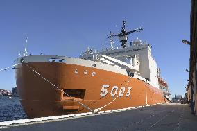 Japan Antarctic research ship