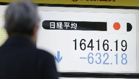 Tokyo stocks dive 3%