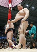 Sumo: Hakuho takes 1 win lead into final day of Spring tourney