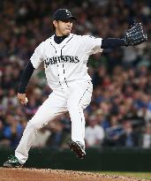 Iwakuma roughed up by Blue Jays
