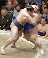 New Year Grand Sumo Tournament 6th day