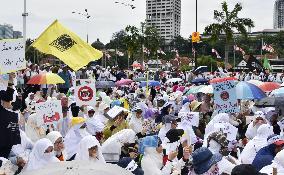 Malays rally to protect ethnic privileges