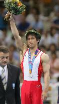 (2)Japan's Tomita takes silver in parallel bars