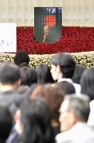 Friends, family bid farewell to Japanese stage director Ninagawa