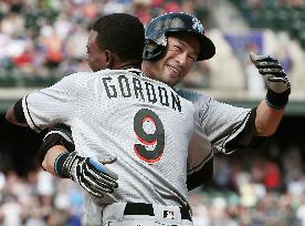 Ichiro Suzuki joins 3,000-hit club