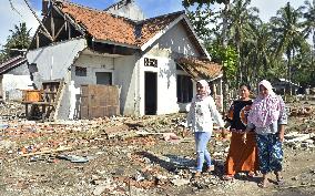 1 month after Indonesia tsunami
