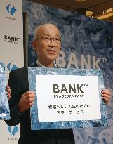 Aozora Bank begins smartphone-based banking services