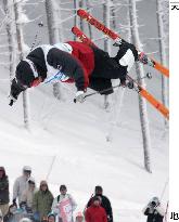 (1)Japan's Ueno places 3rd at World Cup men's moguls