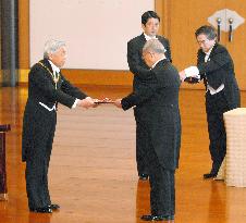 Emperor bestows spring decorations at Imperial Palace