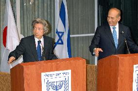 Koizumi visits Israel