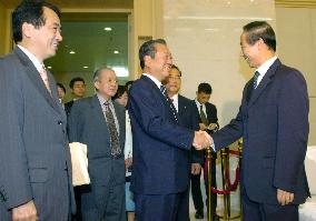 Ozawa arrives in China, expects to meet with President Hu