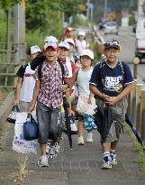 Quake-hit Niigata school cuts short vacation, resumes classes