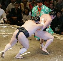 Hakuho's hopes all but dashed