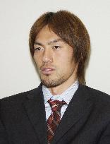Nagoya goalkeeper Narazaki holds out in pay talks