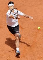 Tennis: Nishikori advances to 3rd round in Rome