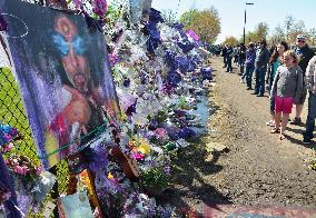 People in Minnesota commemorate local hero Prince