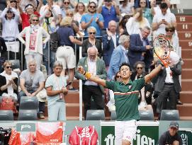 Nishikori beats Chung in French Open