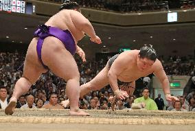 Sumo: Ozeki Goeido crashes again, lead cut to 1 at Autumn tourney