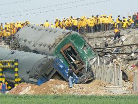 At least 70 dead, hundreds injured in China train collision