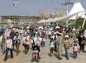 Crowds flock to Aichi Expo on 1st day of Golden Week holidays