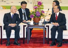 Chinese premier meets with ex-Japanese Prime Minister Murayama