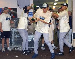 (2)N.Y. Yankees clinch division title in AL